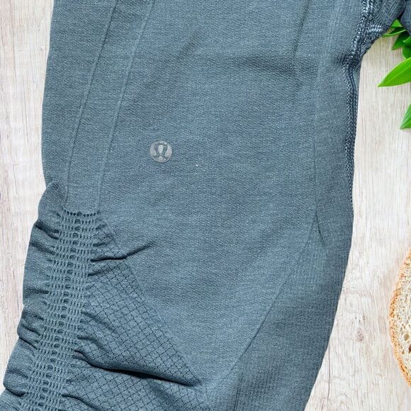 Lululemon Womens In the Flow Crop Size 4 Gray Athleisure Yoga Sporty - Picture 5 of 5